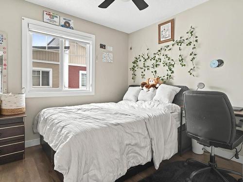 36 2803 14 Avenue, Edmonton, AB - Indoor Photo Showing Bedroom