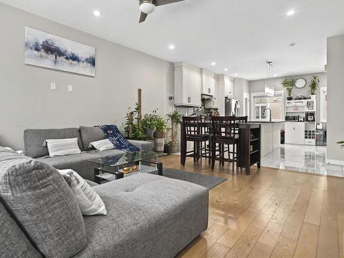 36 2803 14 Avenue, Edmonton, AB - Indoor Photo Showing Living Room