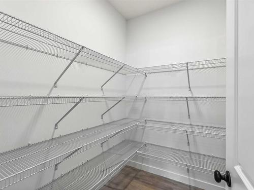 21315 36 Avenue, Edmonton, AB - Indoor With Storage