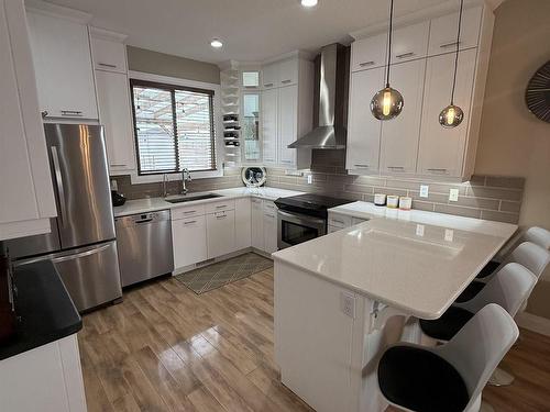 118 Gilmore Way, Spruce Grove, AB - Indoor Photo Showing Kitchen With Stainless Steel Kitchen With Upgraded Kitchen