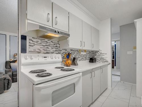 4 13452 Fort Road, Edmonton, AB - Indoor Photo Showing Kitchen