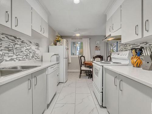 4 13452 Fort Road, Edmonton, AB - Indoor Photo Showing Kitchen With Double Sink