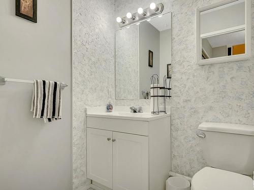 4 13452 Fort Road, Edmonton, AB - Indoor Photo Showing Bathroom