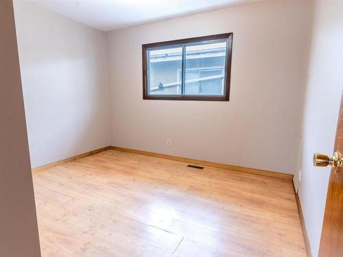 8704 122 Avenue, Edmonton, AB - Indoor Photo Showing Other Room