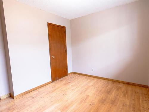 8704 122 Avenue, Edmonton, AB - Indoor Photo Showing Other Room