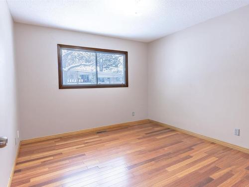 8704 122 Avenue, Edmonton, AB - Indoor Photo Showing Other Room