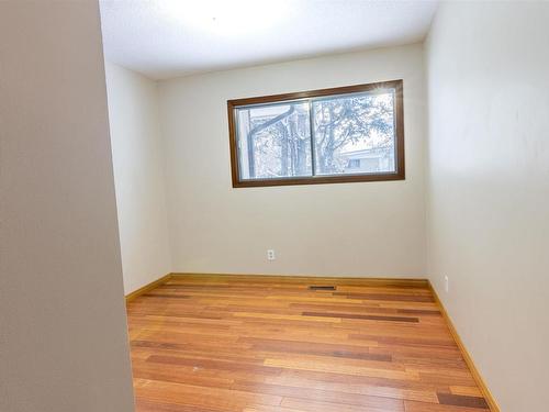 8704 122 Avenue, Edmonton, AB - Indoor Photo Showing Other Room