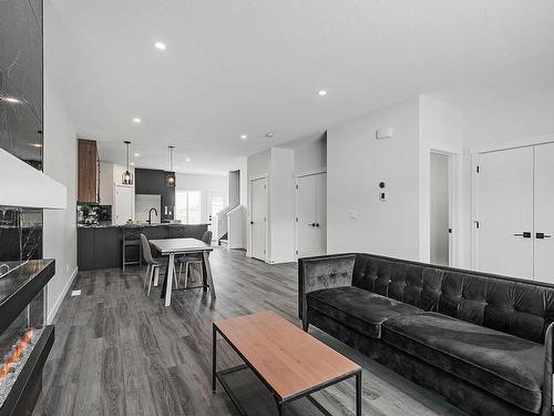 9823 107A Avenue, Morinville, AB - Indoor Photo Showing Living Room