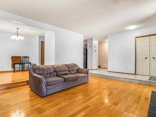 6327 12 Avenue, Edmonton, AB - Indoor Photo Showing Living Room