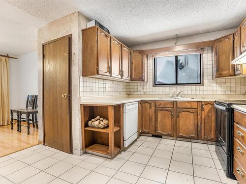 6327 12 Avenue, Edmonton, AB - Indoor Photo Showing Kitchen