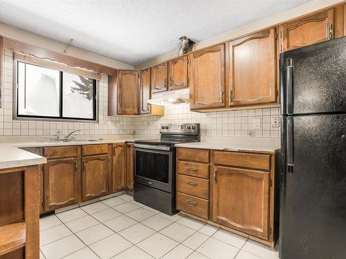 6327 12 Avenue, Edmonton, AB - Indoor Photo Showing Kitchen