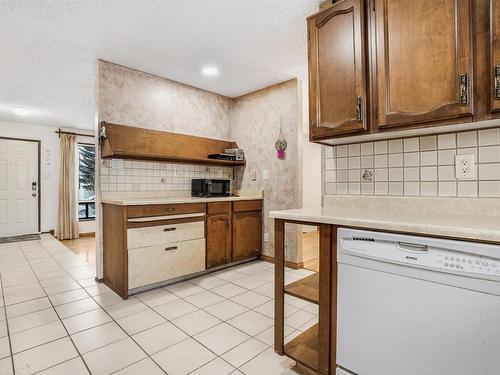 6327 12 Avenue, Edmonton, AB - Indoor Photo Showing Kitchen