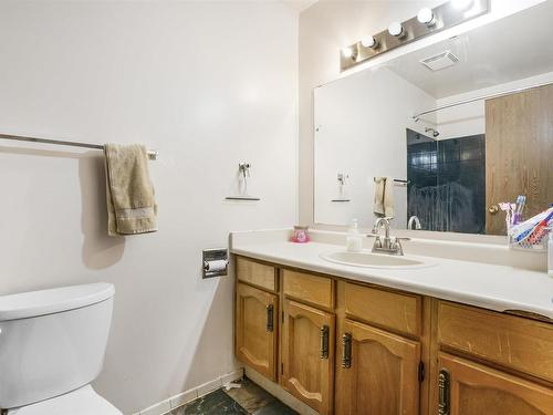 6327 12 Avenue, Edmonton, AB - Indoor Photo Showing Bathroom