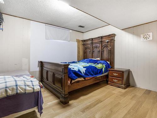 6327 12 Avenue, Edmonton, AB - Indoor Photo Showing Bedroom