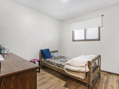 6327 12 Avenue, Edmonton, AB - Indoor Photo Showing Bedroom