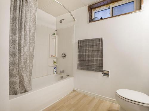 6327 12 Avenue, Edmonton, AB - Indoor Photo Showing Bathroom