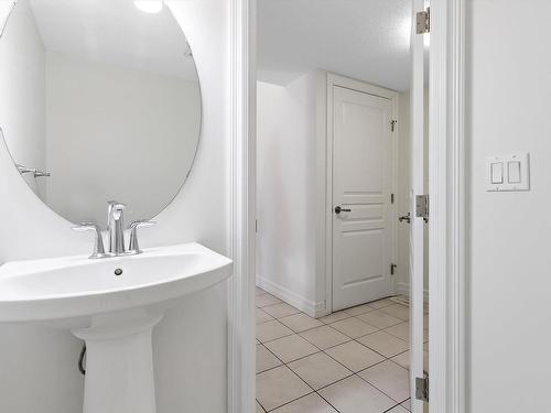 2805 16A Avenue, Edmonton, AB - Indoor Photo Showing Bathroom