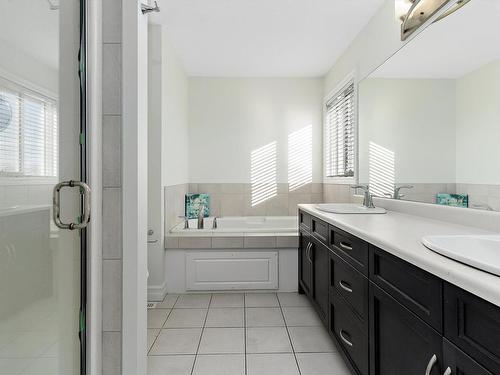 2805 16A Avenue, Edmonton, AB - Indoor Photo Showing Bathroom