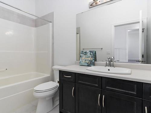 2805 16A Avenue, Edmonton, AB - Indoor Photo Showing Bathroom