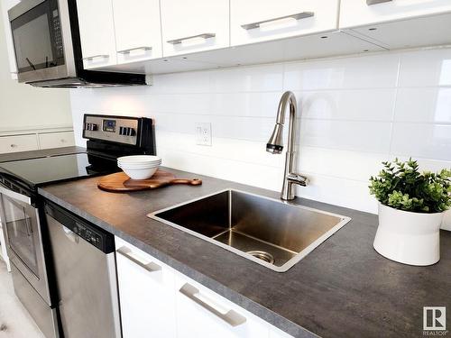 1609 10024 Jasper Avenue, Edmonton, AB - Indoor Photo Showing Kitchen