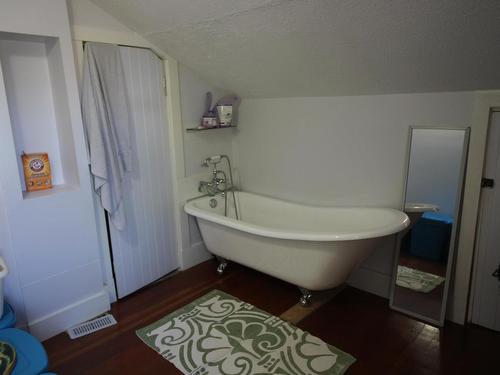 5112 51 Street, Bonnyville Town, AB - Indoor Photo Showing Bathroom