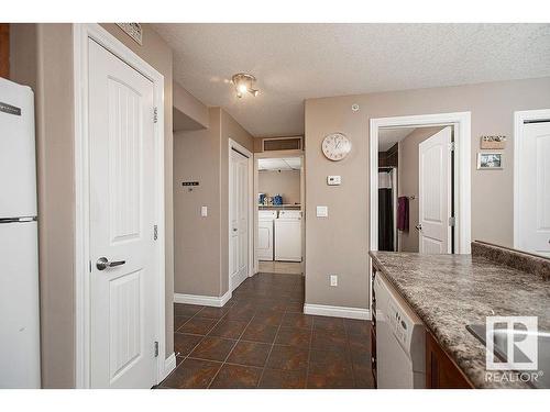 304 5204 52 Avenue, Tofield, AB - Indoor Photo Showing Kitchen