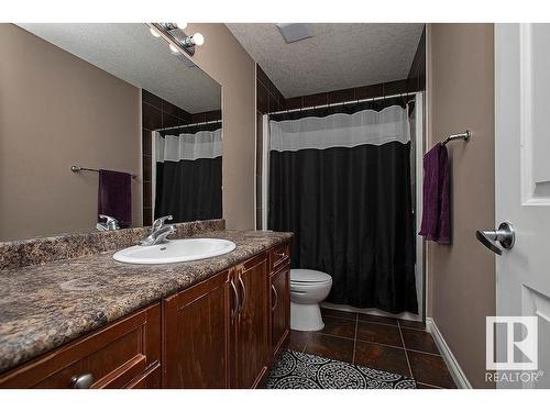 304 5204 52 Avenue, Tofield, AB - Indoor Photo Showing Bathroom