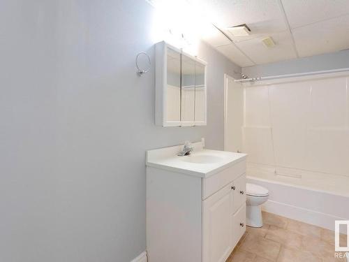 1510 Wellwood Way, Edmonton, AB - Indoor Photo Showing Bathroom