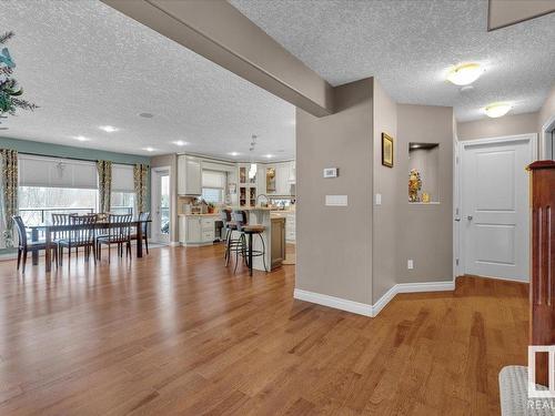 9 Huntington Drive, Spruce Grove, AB - Indoor Photo Showing Living Room