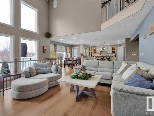 9 Huntington Drive, Spruce Grove, AB - Indoor Photo Showing Living Room