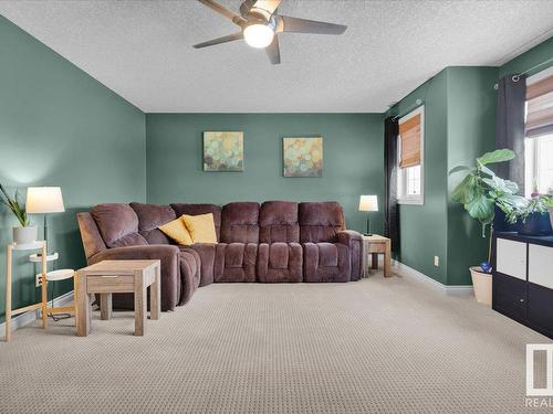 9 Huntington Drive, Spruce Grove, AB - Indoor Photo Showing Living Room