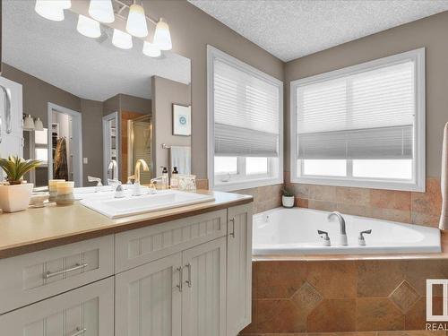 9 Huntington Drive, Spruce Grove, AB - Indoor Photo Showing Bathroom