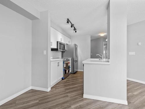 106 636 Mcallister Loop, Edmonton, AB - Indoor Photo Showing Kitchen