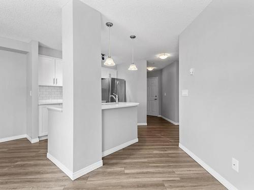 106 636 Mcallister Loop, Edmonton, AB - Indoor Photo Showing Kitchen