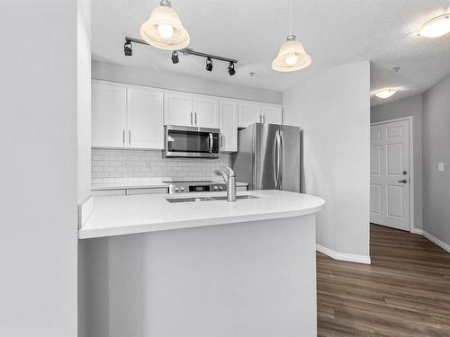 106 636 Mcallister Loop, Edmonton, AB - Indoor Photo Showing Kitchen