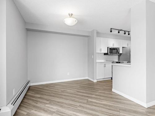 106 636 Mcallister Loop, Edmonton, AB - Indoor Photo Showing Kitchen