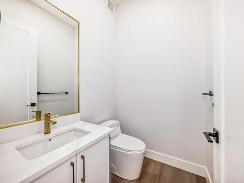 22 Meadowlink Point(E), Spruce Grove, AB - Indoor Photo Showing Bathroom