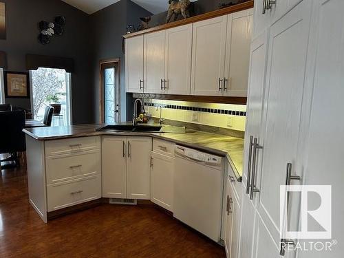 4428 56 Avenue, Lamont, AB - Indoor Photo Showing Kitchen