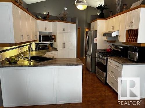 4428 56 Avenue, Lamont, AB - Indoor Photo Showing Kitchen