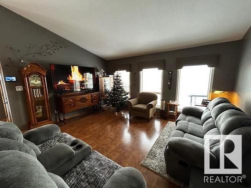 4428 56 Avenue, Lamont, AB - Indoor Photo Showing Living Room