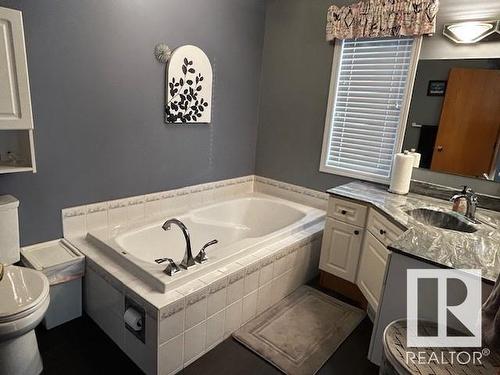 4428 56 Avenue, Lamont, AB - Indoor Photo Showing Bathroom