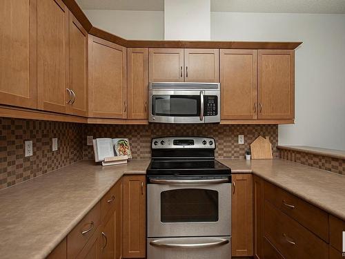 127 89 Rue Monette, Beaumont, AB - Indoor Photo Showing Kitchen