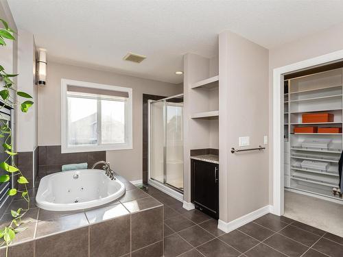 2307 Warry Court, Edmonton, AB - Indoor Photo Showing Bathroom