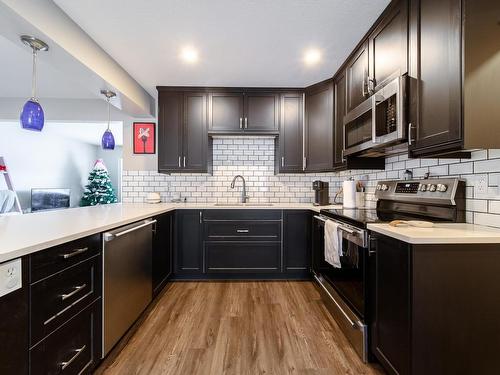 6416 17 Avenue, Edmonton, AB - Indoor Photo Showing Kitchen With Upgraded Kitchen