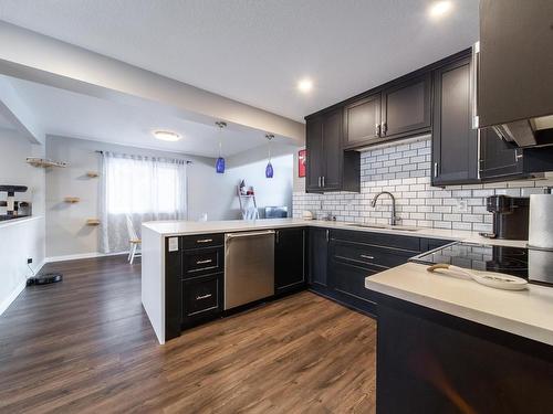 6416 17 Avenue, Edmonton, AB - Indoor Photo Showing Kitchen With Upgraded Kitchen