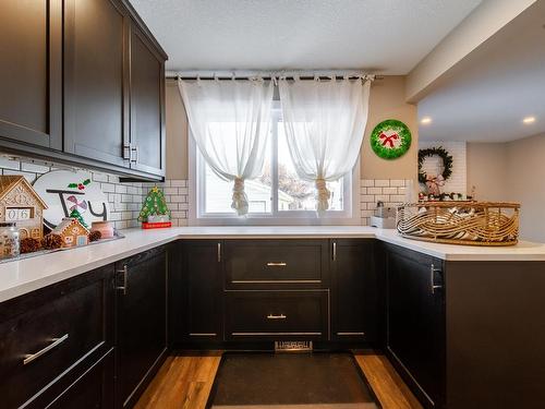 6416 17 Avenue, Edmonton, AB - Indoor Photo Showing Kitchen