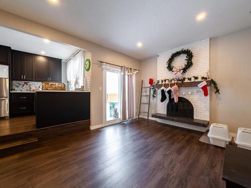 6416 17 Avenue, Edmonton, AB - Indoor Photo Showing Kitchen