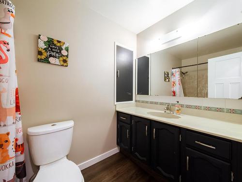 6416 17 Avenue, Edmonton, AB - Indoor Photo Showing Bathroom