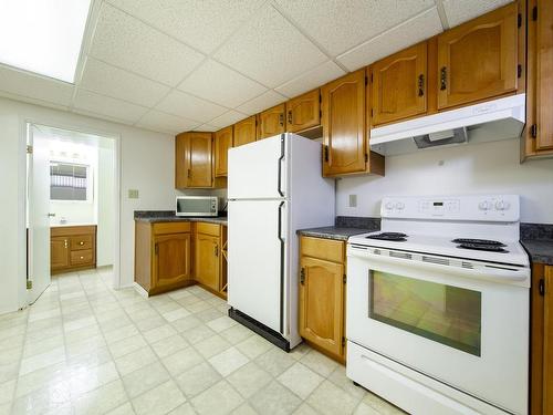 6416 17 Avenue, Edmonton, AB - Indoor Photo Showing Kitchen