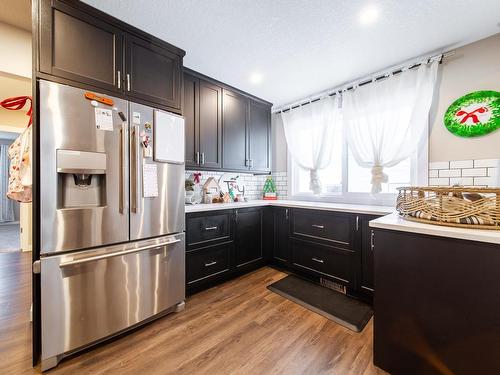 6416 17 Avenue, Edmonton, AB - Indoor Photo Showing Kitchen